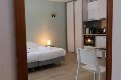 Un ou plusieurs lits dans un hébergement de l'établissement Appart'Hotel Tournusien