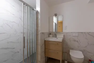 Salle de bains dans l'établissement Appart'Hotel Tournusien