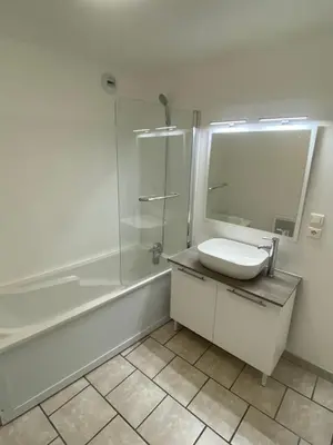 Salle de bains dans l'établissement Gite du sapin - Lac de Vouglans