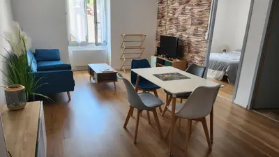 Coin salon dans l'établissement Appartement tout confort vue sur les forts