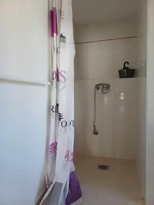 Salle de bains dans l'établissement Studio meublé