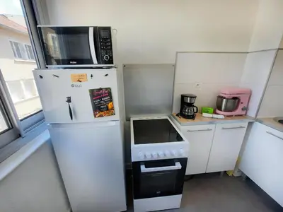 Cuisine ou kitchenette dans l'établissement Courtépée - Apt 4 Prs avec balcon en centre ville