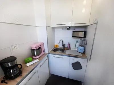 Cuisine ou kitchenette dans l'établissement Courtépée - Apt 4 Prs avec balcon en centre ville