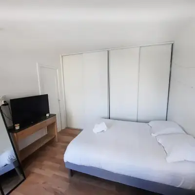 Courtépée - Apt 4 Prs avec balcon en centre ville