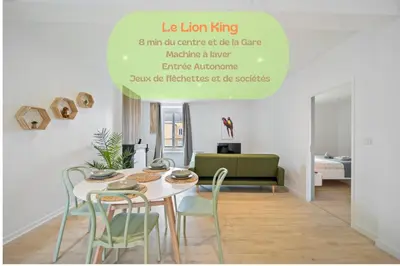 Coin salon dans l'établissement Lion King Appart 65 m2 tout inclus, rénové, Calme, parking facile