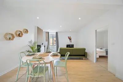 Coin salon dans l'établissement Lion King Appart 65 m2 tout inclus, rénové, Calme, parking facile