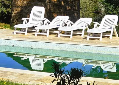 Piscine de l'établissement La GRANGE D'AZE ou située à proximité