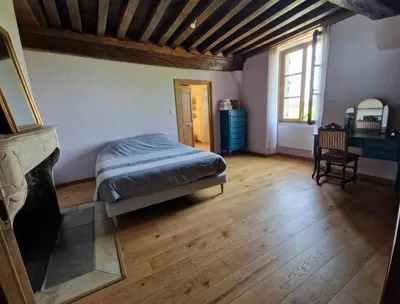 Un ou plusieurs lits dans un hébergement de l'établissement Suite parentale privée avec salle de bain