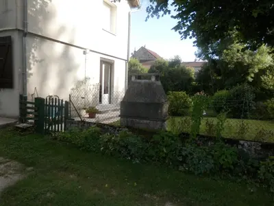Jardin de l'établissement appartement au coeur de la région des lacs .