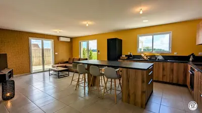 Cuisine ou kitchenette dans l'établissement Gîte du Pin