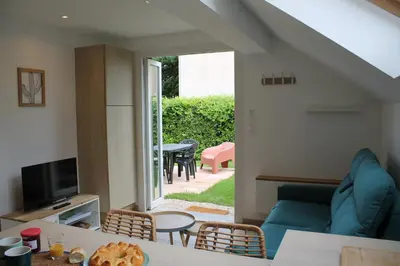 Télévision ou salle de divertissement dans l'établissement Le Cocon des Mardors