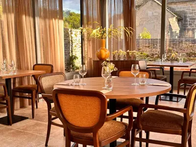Restaurant ou autre lieu de restauration dans l'établissement Auberge du Molveau