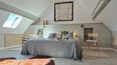 Un ou plusieurs lits dans un hébergement de l'établissement L'Arbre Voyageur - Suite de Luxe au cœur d'Autun