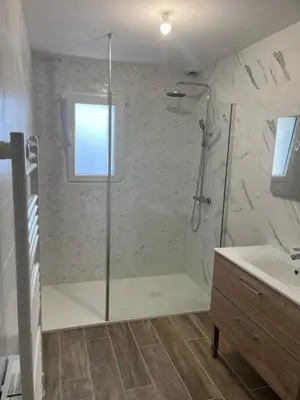Salle de bains dans l'établissement Maison individuelle