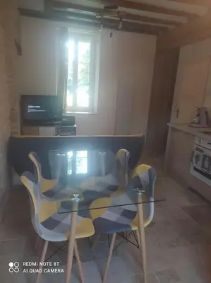 Cuisine ou kitchenette dans l'établissement Charmant Appartement 2 pièces avec extérieur