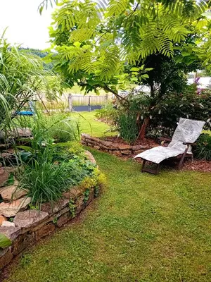 Jardin de l'établissement Villa Jura Poligny