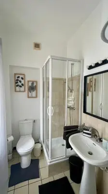 Salle de bains dans l'établissement Cosy au Cœur de Dijon