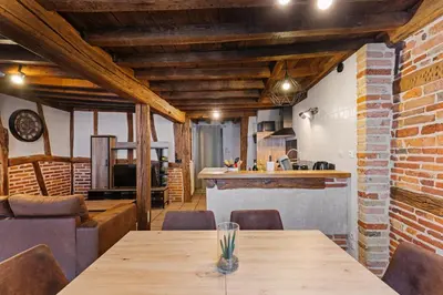 Cuisine ou kitchenette dans l'établissement Les chambres Tonics