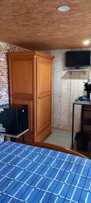 Télévision ou salle de divertissement dans l'établissement Petit logement cosy et son exterieur entièrement indépendant