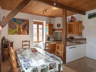 Cuisine ou kitchenette dans l'établissement Holiday Home Le Noyer by Interhome