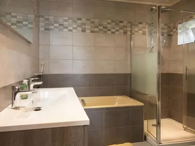 Salle de bains dans l'établissement Holiday Home Le Noyer by Interhome