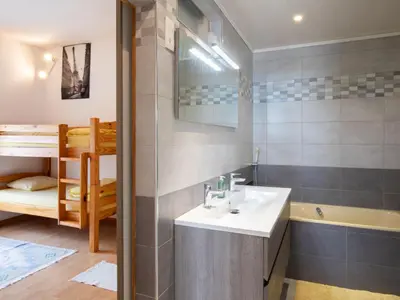 Un ou plusieurs lits dans un hébergement de l'établissement Holiday Home Le Noyer by Interhome