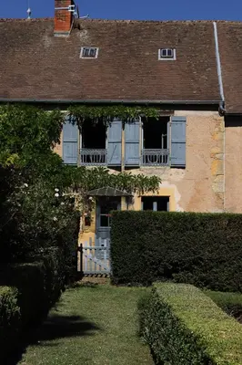 Jardin de l'établissement Le gîte de Montjardin du Château de Vaulx