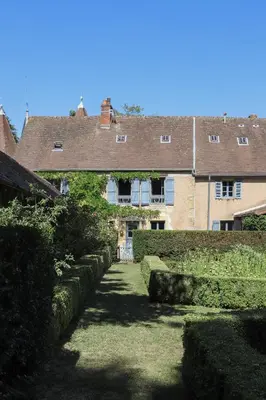 Jardin de l'établissement Le gîte de Montjardin du Château de Vaulx