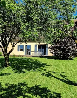 Jardin de l'établissement La Maison Rossi, Demeure chic