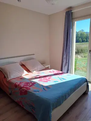 Un ou plusieurs lits dans un hébergement de l'établissement Appartement La pierre de bresse