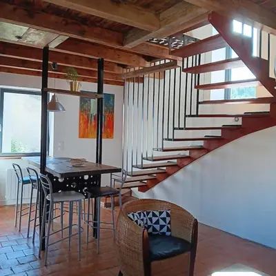 Plan de l'établissement Maison d'artistes avec cour au cœur du vignoble