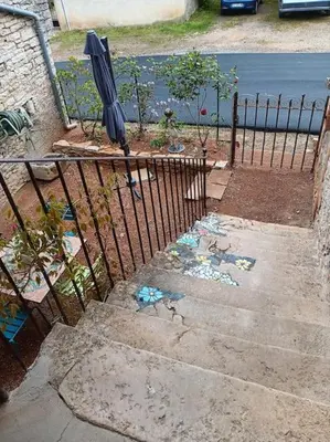 Plan de l'établissement Maison d'artistes avec cour au cœur du vignoble