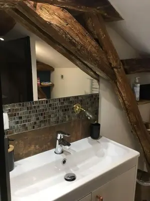 Plan de l'établissement Maison d'artistes avec cour au cœur du vignoble