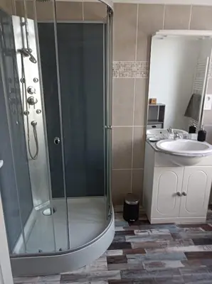 Salle de bains dans l'établissement Gîte de la fontaine