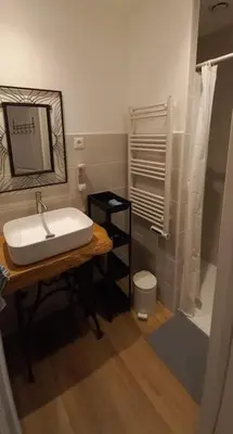 Salle de bains dans l'établissement Chez Flo