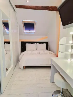 Un ou plusieurs lits dans un hébergement de l'établissement Maison cosy piscine jacuzzi sauna