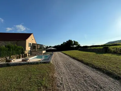 Piscine de l'établissement Le Clos de la Chapelle ou située à proximité