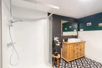Salle de bains dans l'établissement Le Domaine de La Guicheuse