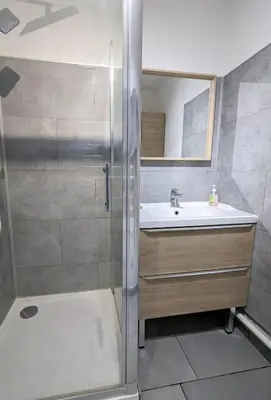 Salle de bains dans l'établissement Le Clairvaux - Proche centre avec 1 place en parking souterrain