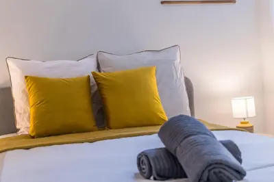 Un ou plusieurs lits dans un hébergement de l'établissement Le Duplex Moutarde, prox centre et Gare, 50m2, climatisation
