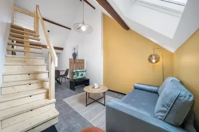 Coin salon dans l'établissement Le Duplex Moutarde, prox centre et Gare, 50m2, climatisation