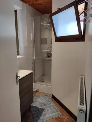 Salle de bains dans l'établissement Le Puits du Bonheur