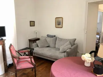 Coin salon dans l'établissement Petit appartement douillet, centre historique de Dijon