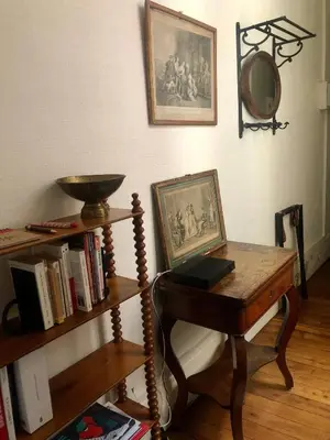 Bibliothèque dans l'appartement