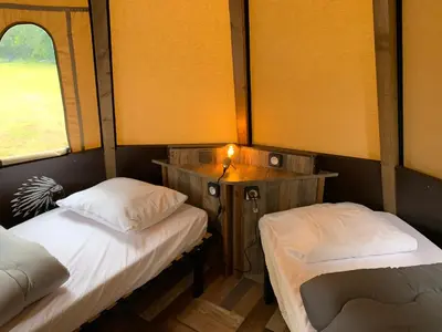 Un ou plusieurs lits dans un hébergement de l'établissement Lodge Tipi, L'Indienne