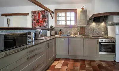Cuisine ou kitchenette dans l'établissement La maison de Chantal