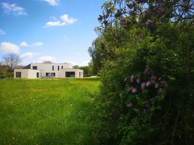Jardin de l'établissement le bonheur est dans le prè