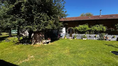 Jardin de l'établissement Chambre d'hôte SOJANI