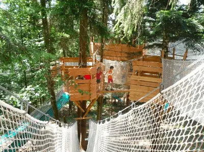 Jardin de l'établissement L'aube de Vouglans 2 Personnes