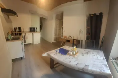 Cuisine ou kitchenette dans l'établissement Appartement duplex avec balcons